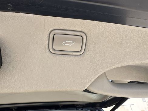 Used 2018 Kia Sedona SX FWD image 28