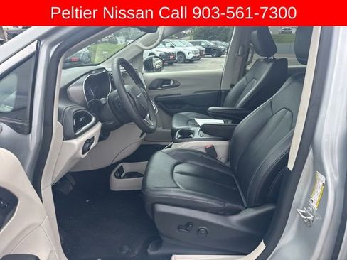 Used 2024 Chrysler Pacifica Select FWD image 10