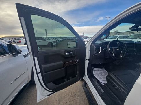 Used 2021 Chevrolet Silverado 1500 LT w/ Z71 Off-Road Package image 23