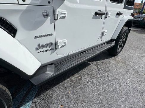 Used 2018 Jeep Wrangler Unlimited Sahara AWD/4WD image 17