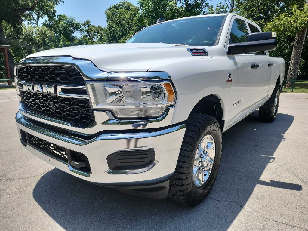 Used 2022 RAM 2500 Tradesman w/ Chrome Appearance Group AWD/4WD image 3