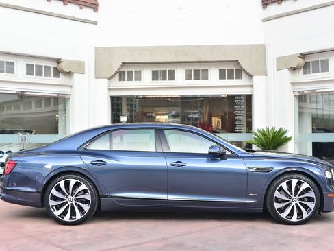 Used 2023 Bentley Flying Spur Azure AWD/4WD image 5