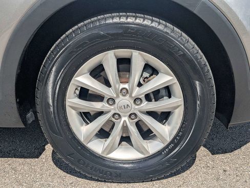 Used 2018 Kia Sorento FWD image 11
