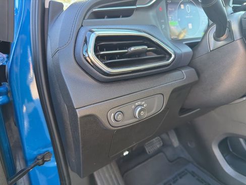 Used 2022 Chevrolet Bolt EUV Premier w/ Sun & Sound Package image 17