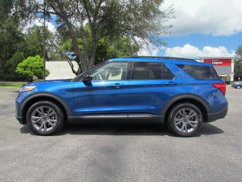 Used 2022 Ford Explorer XLT w/ Equipment Group 202A RWD image 5