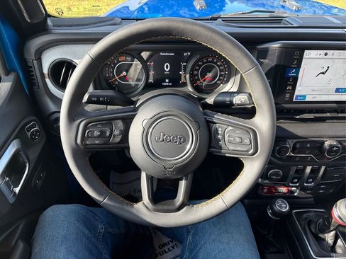 Used 2024 Jeep Wrangler Willys image 13