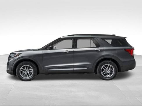 Used 2025 Ford Explorer Active w/ Active Comfort Package RWD image 3