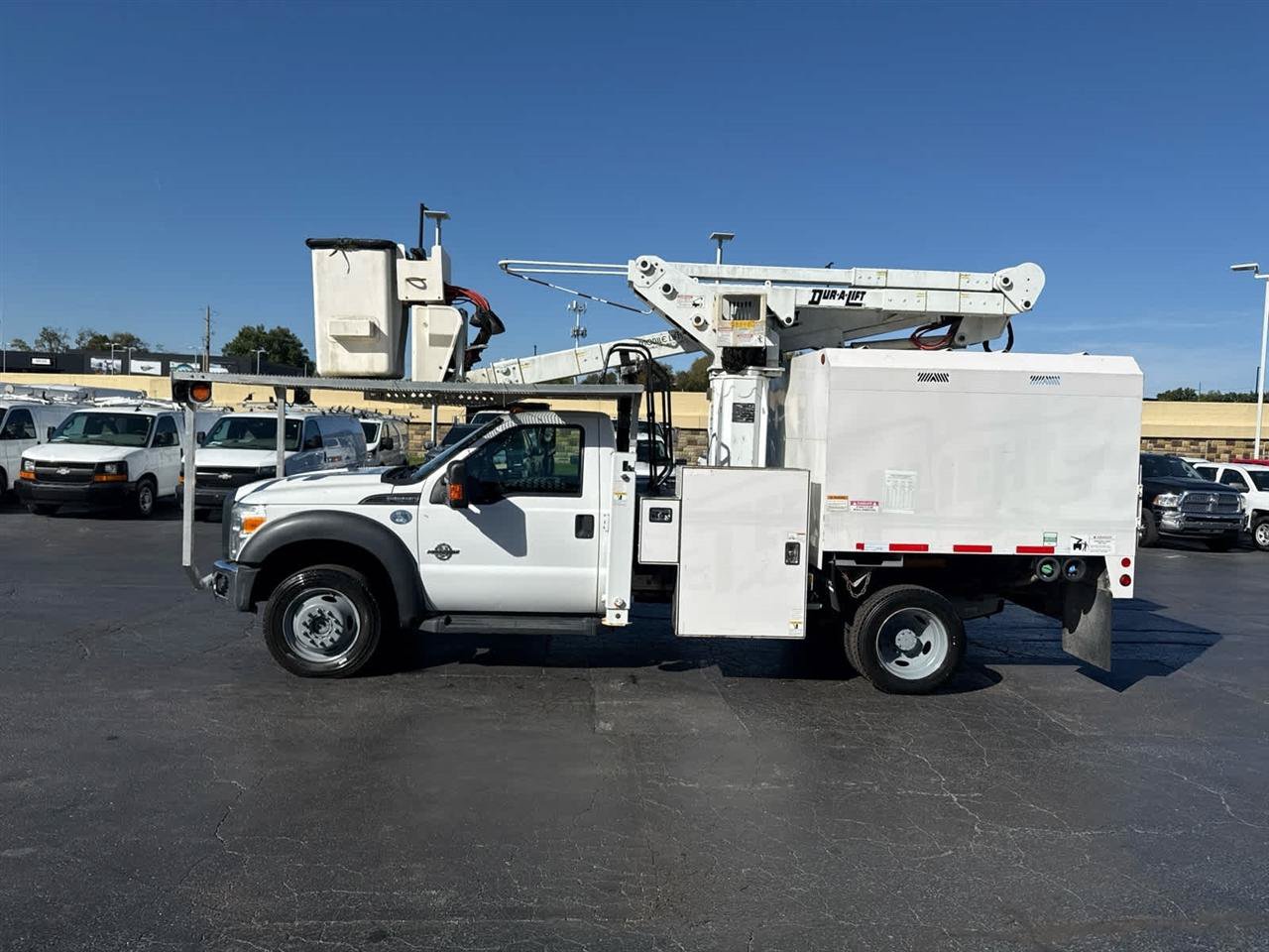 Used 2016 Ford F550 4x4 Regular Cab Super Duty image 4