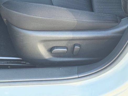 Used 2025 Nissan Altima 2.5 SV FWD image 21