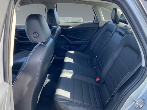 Used 2022 Volkswagen Jetta SE FWD image 13