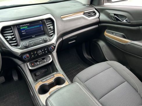 Used 2023 GMC Acadia SLE image 12