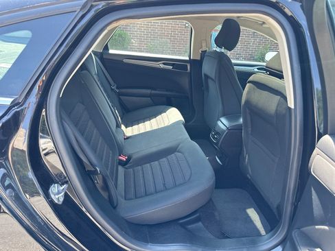 Used 2020 Ford Fusion SE FWD image 19