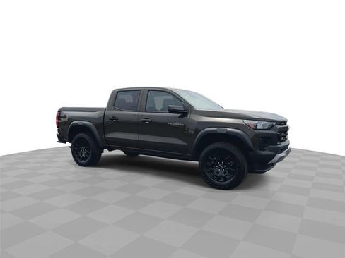 Used 2025 Chevrolet Colorado Trail Boss AWD/4WD image 2