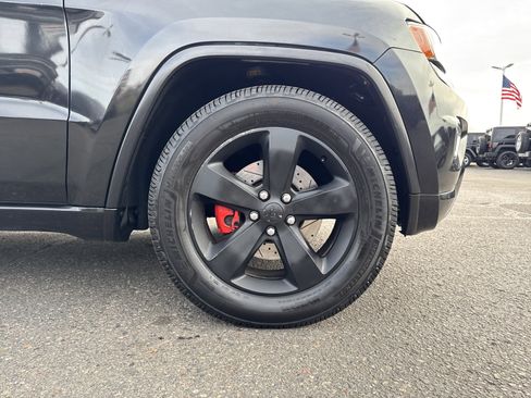 Used 2014 Jeep Grand Cherokee Overland w/ Advanced Technology Group image 9
