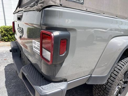 Used 2022 Jeep Gladiator Sport AWD/4WD image 9