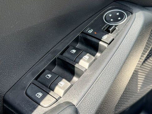 Used 2025 Kia Seltos LX image 19