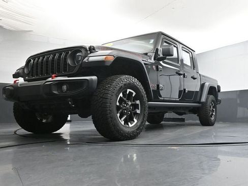 Used 2024 Jeep Gladiator Rubicon w/ Technology Group AWD/4WD image 28