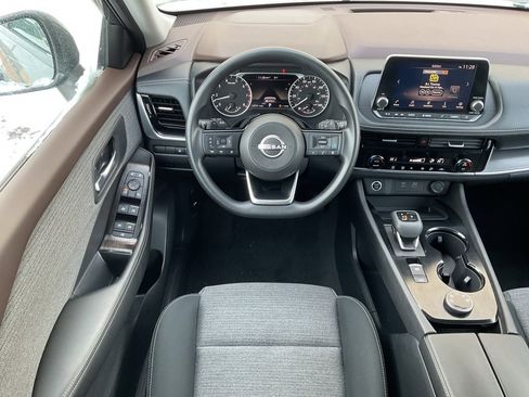 Used 2022 Nissan Rogue SV image 15