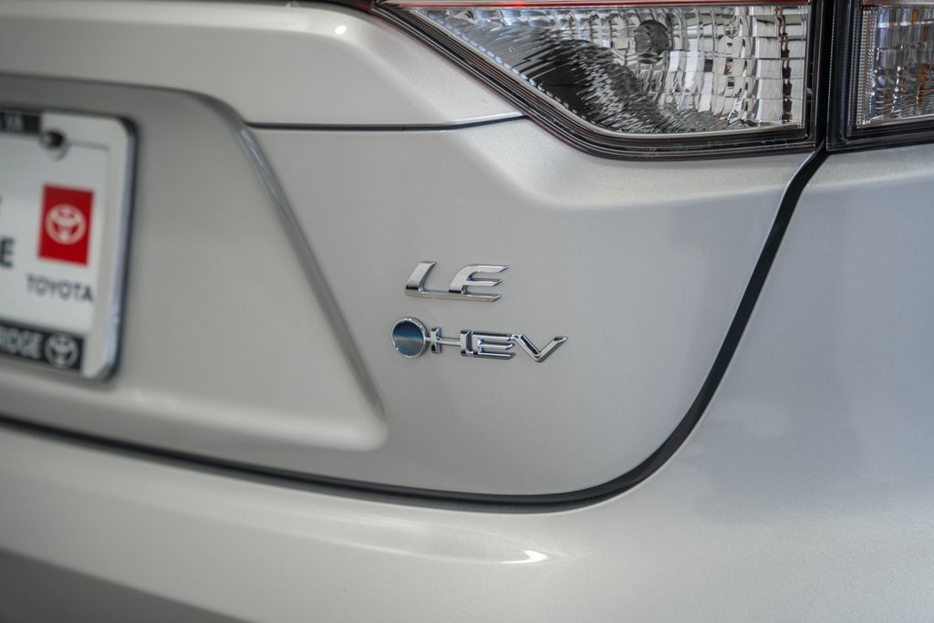 Used 2025 Toyota Corolla LE w/ LE Premium Package FWD image 6