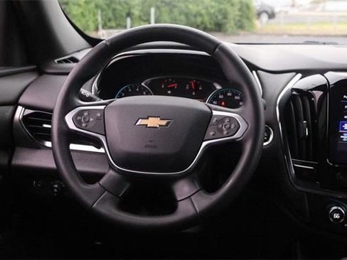 Used 2023 Chevrolet Traverse LT image 23