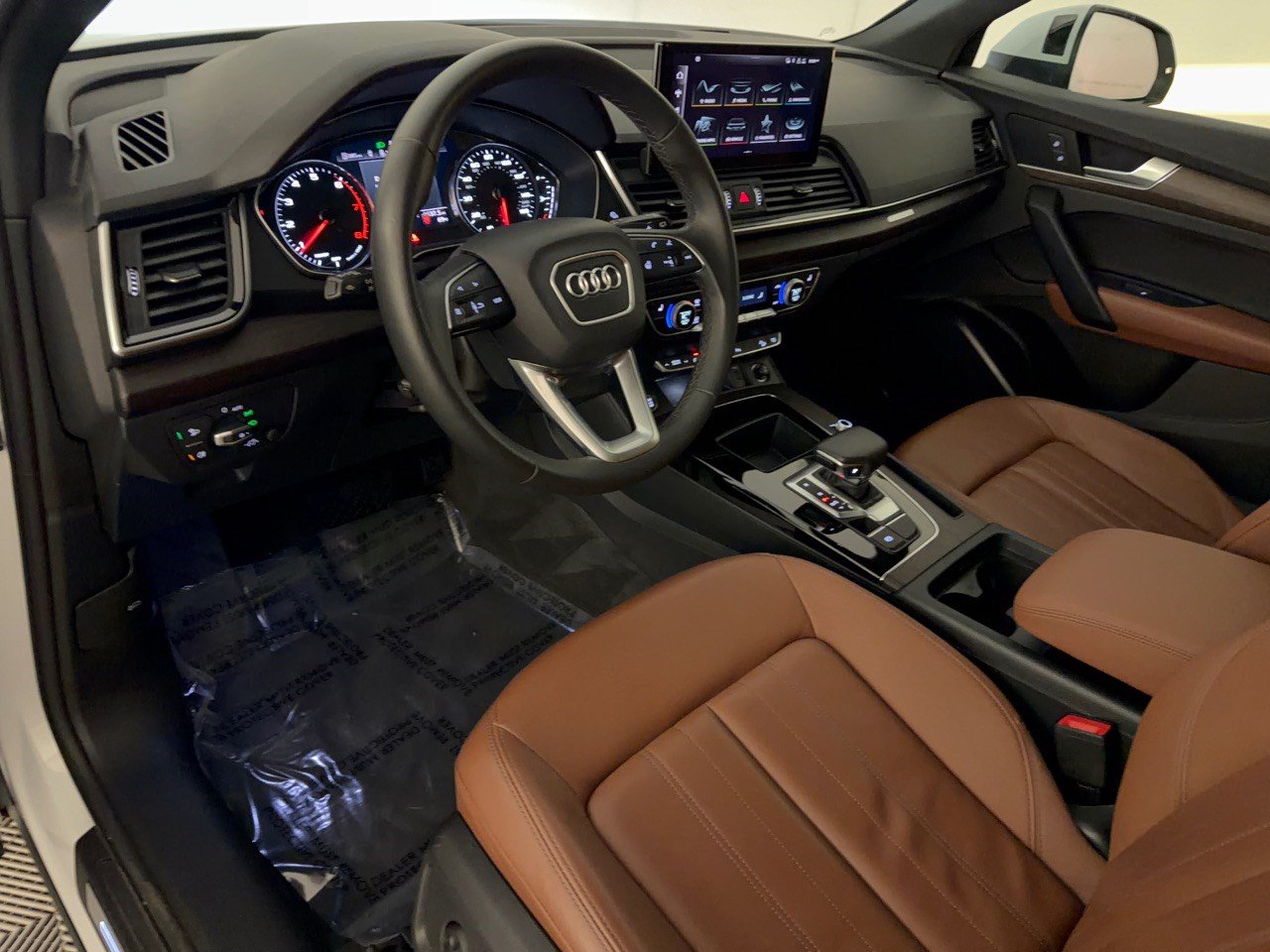 Used 2023 Audi Q5 2.0T Premium w/ Convenience Package AWD/4WD image 4