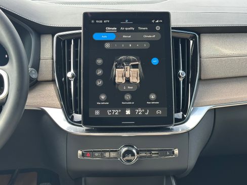 New 2026 Volvo XC90 B6 Plus w/ Protection Package Premier image 13