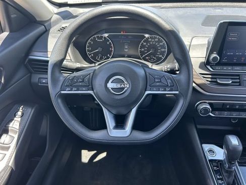 Used 2024 Nissan Altima 2.5 SV FWD image 21