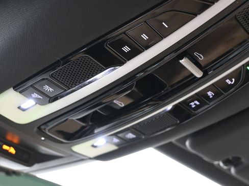 Used 2022 Porsche Cayenne image 27