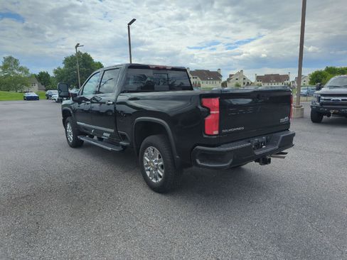 Used 2024 Chevrolet Silverado 2500 High Country w/ Technology Package AWD/4WD image 5