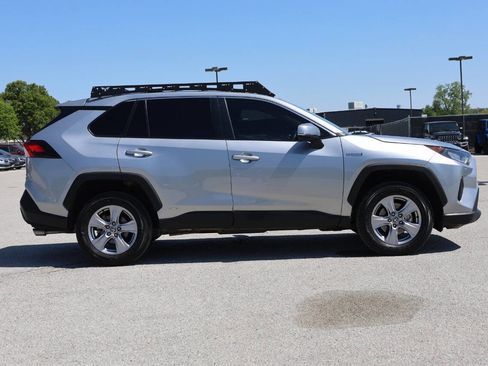Used 2021 Toyota RAV4 LE AWD/4WD image 7