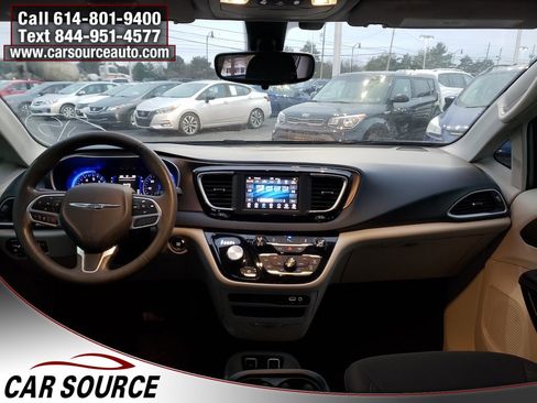 Used 2018 Chrysler Pacifica Touring Plus image 11