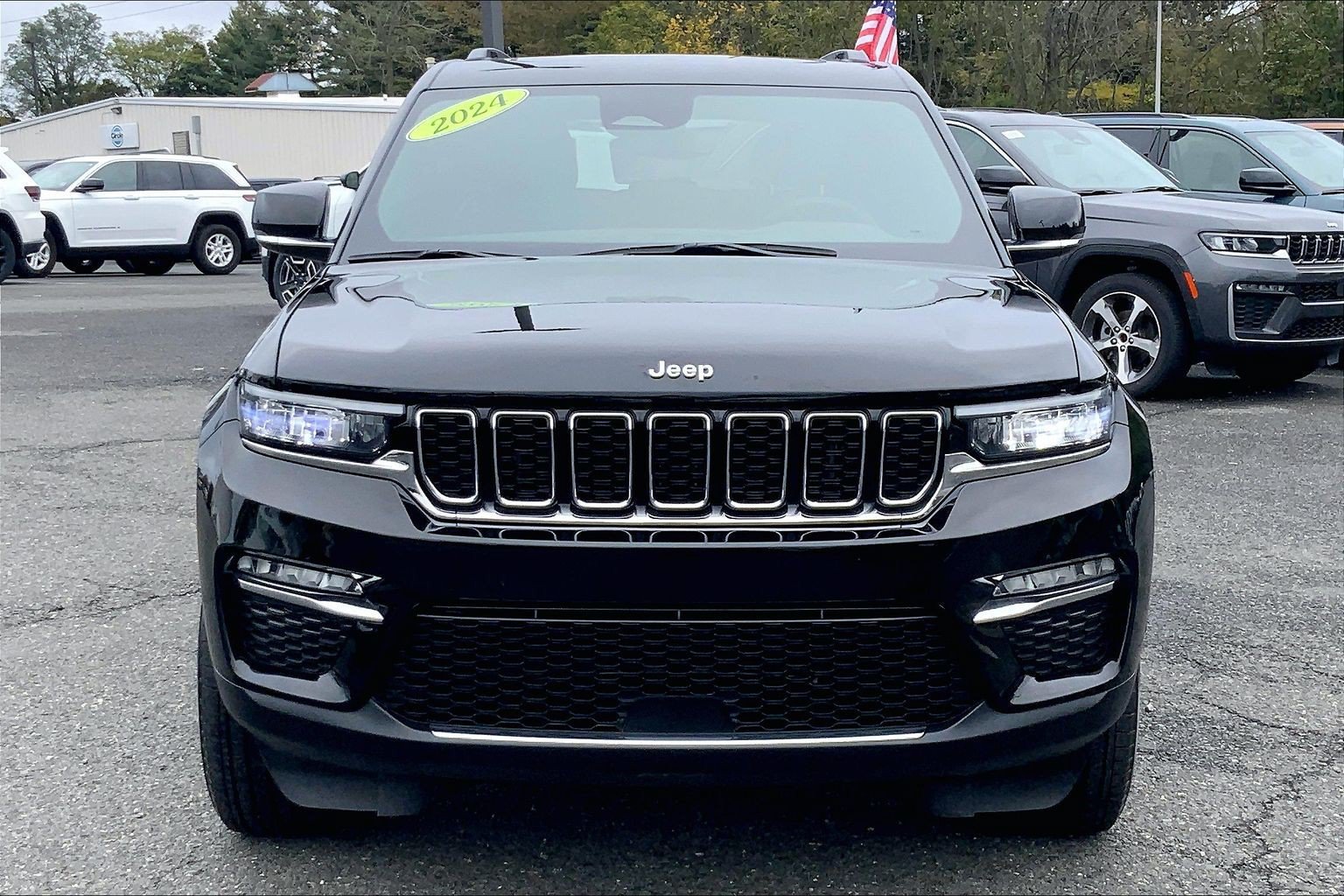 Certified 2024 Jeep Grand Cherokee Limited AWD/4WD image 3