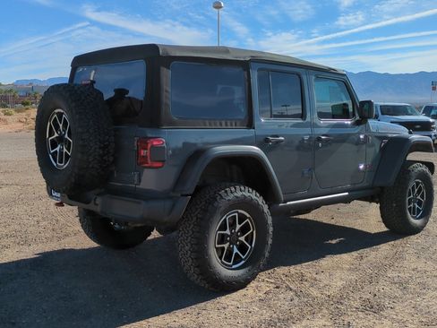Used 2024 Jeep Wrangler Unlimited Rubicon w/ Convenience Group image 3