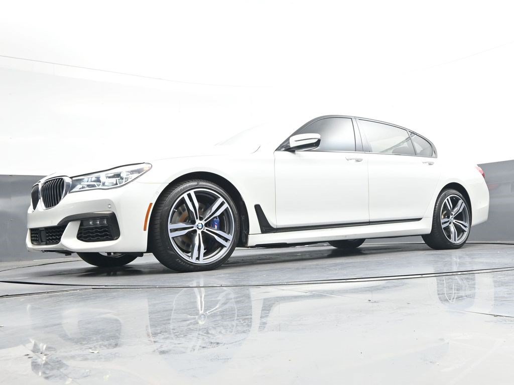Used 2019 BMW 750i xDrive w/ Executive Package AWD/4WD image 35