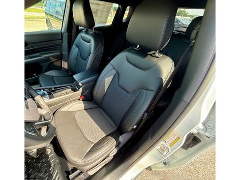 New 2025 Jeep Compass Latitude w/ Altitude Special Edition image 11