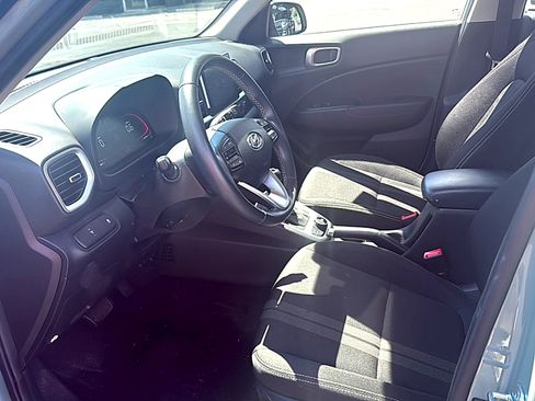 Used 2025 Hyundai Venue SEL FWD image 6