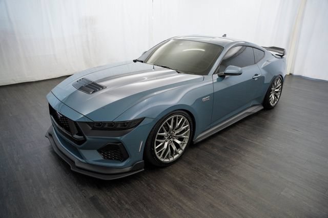 Used 2025 Ford Mustang GT Premium RWD image 3