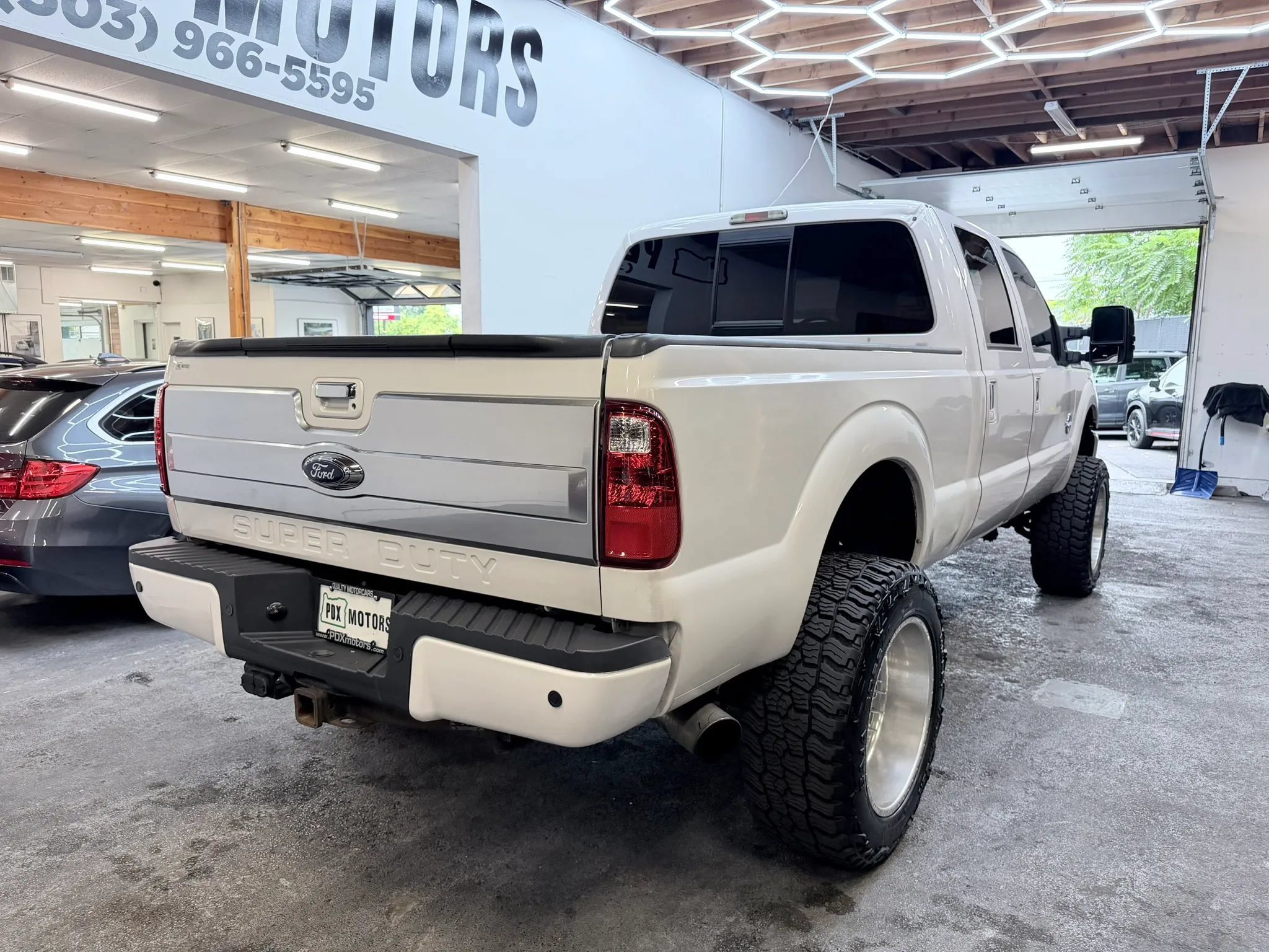 Used 2015 Ford F250 Platinum w/ FX4 Off-Road Package AWD/4WD image 3
