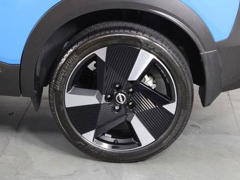 Certified 2025 Nissan Kicks SR FWD image 15