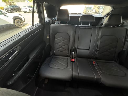 Used 2025 Volkswagen Atlas Cross Sport SE image 39