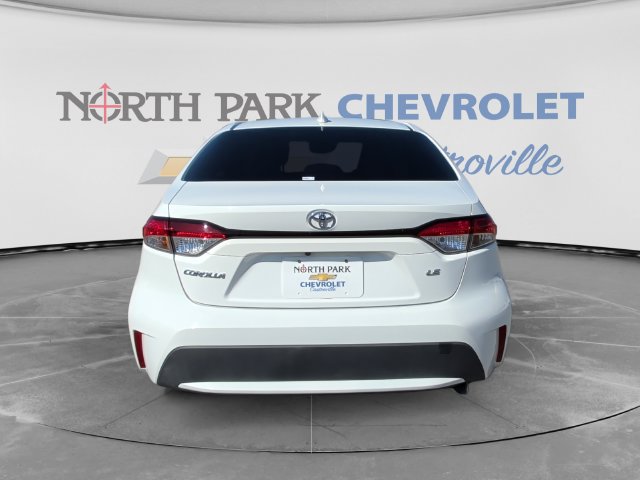Used 2022 Toyota Corolla LE FWD image 4