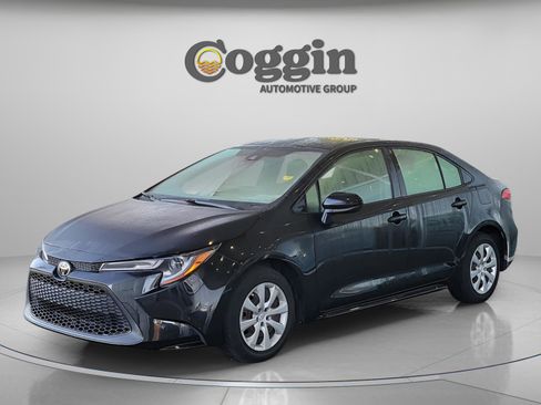 Used 2020 Toyota Corolla LE image 2