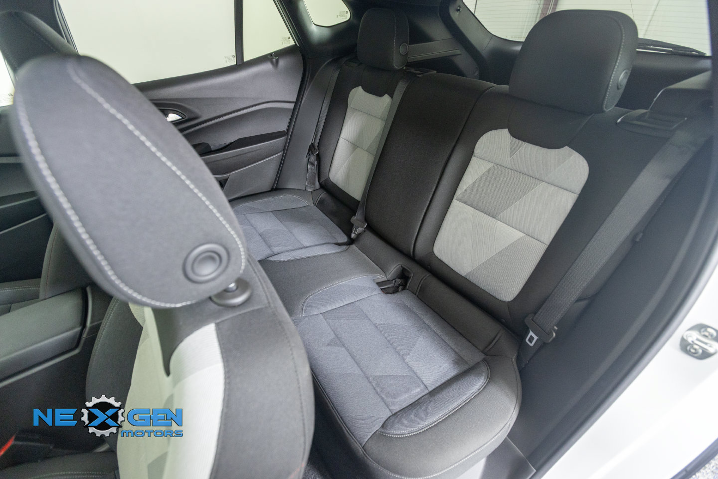 Used 2025 Chevrolet Trax RS w/ Driver Confidence Package FWD image 32