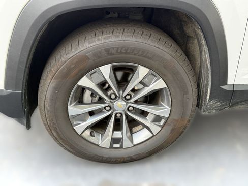 Used 2026 Chevrolet Equinox LT AWD/4WD image 9