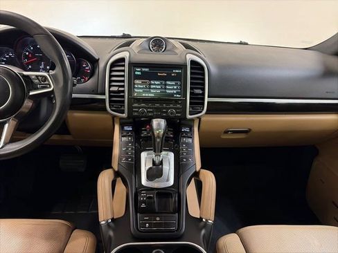 Used 2016 Porsche Cayenne w/ Premium Package image 29