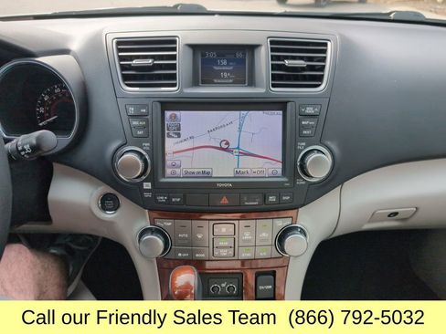 Used 2012 Toyota Highlander Limited w/ Tow Pkg image 20