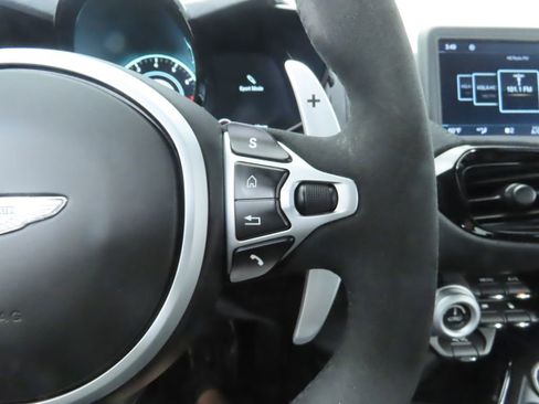 Used 2020 Aston Martin V8 Vantage Coupe image 12