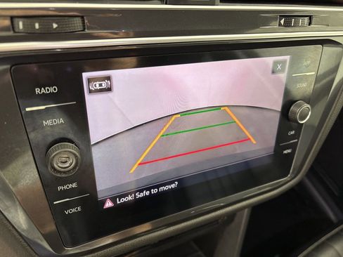 Used 2024 Volkswagen Tiguan SE image 37