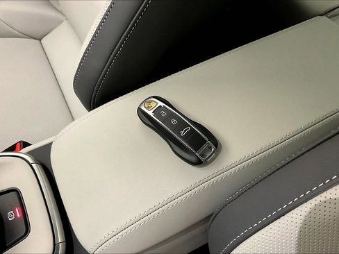 Used 2026 Porsche 911 Carrera 4 GTS image 32