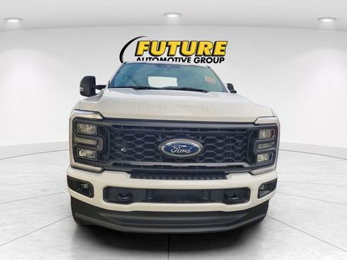 Used 2023 Ford F250 XLT w/ XLT Premium Package AWD/4WD image 2